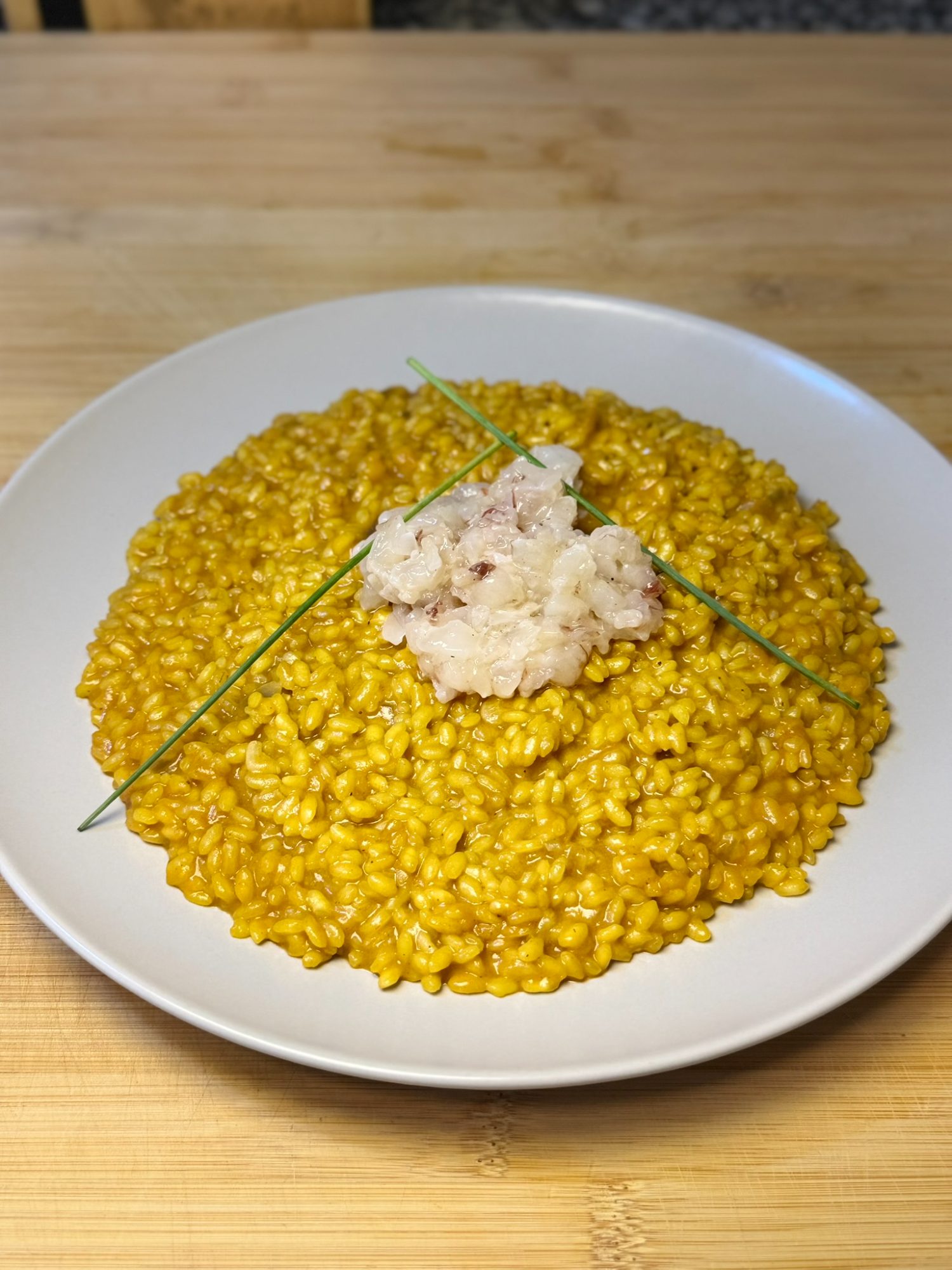 Arroz de azafrán con tartar de langostino